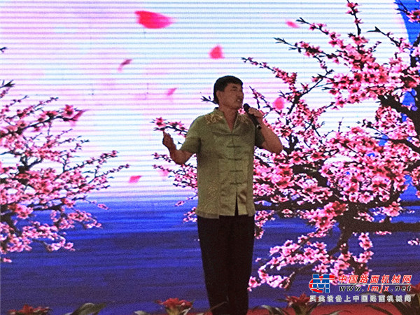 大衣哥助阵 第三届八达国际工程机械博览会在山东齐河隆重开幕