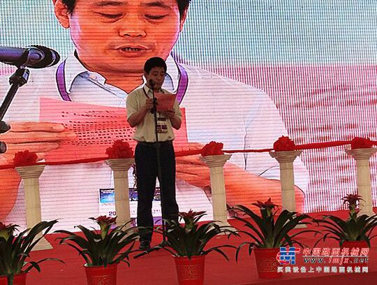 大衣哥助阵 第三届八达国际工程机械博览会在山东齐河隆重开幕